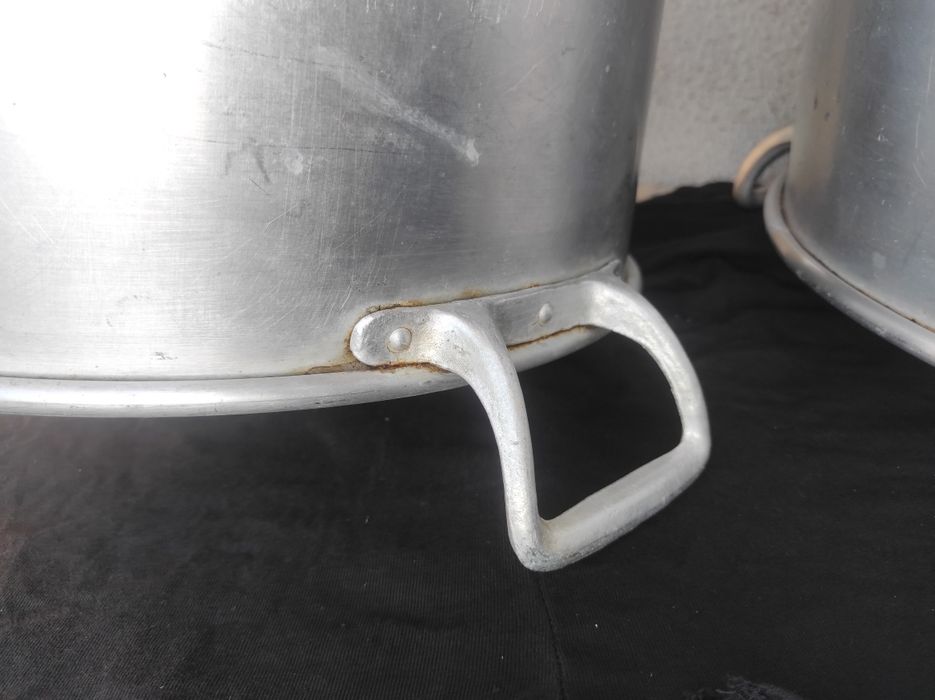 Uma Panela 34 e um tacho 36 , para  grandes patuscadas
