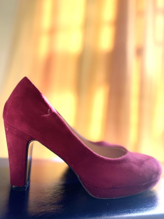 Sapatos de salto efeito veludo