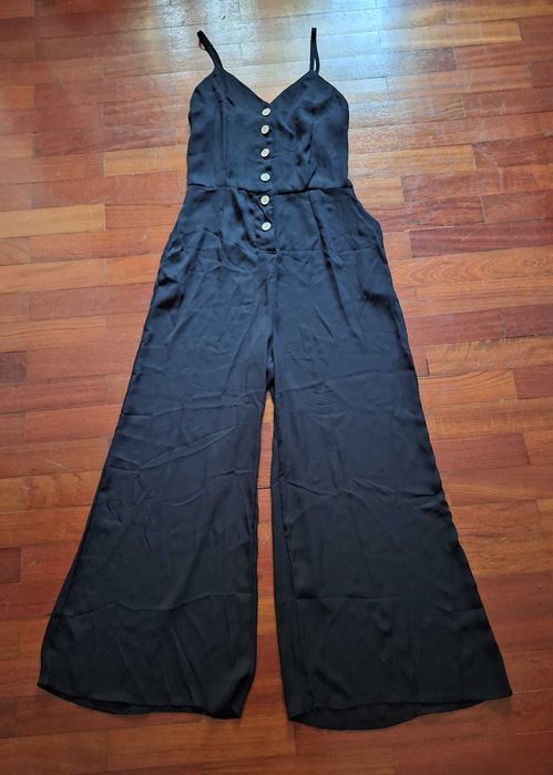 Macacão preto. M