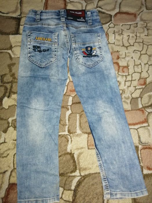 Рваные джинсы