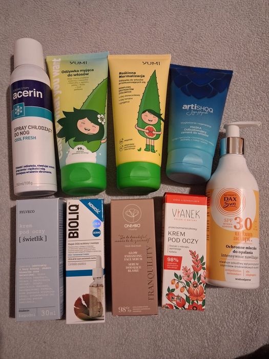 Zestaw kosmetyków do pielęgnacji twarzy ciała włosów stóp