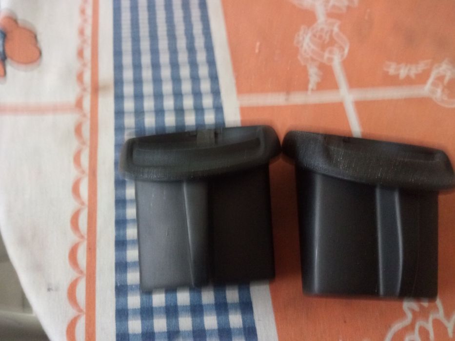 Dois cinzeiros como novos
