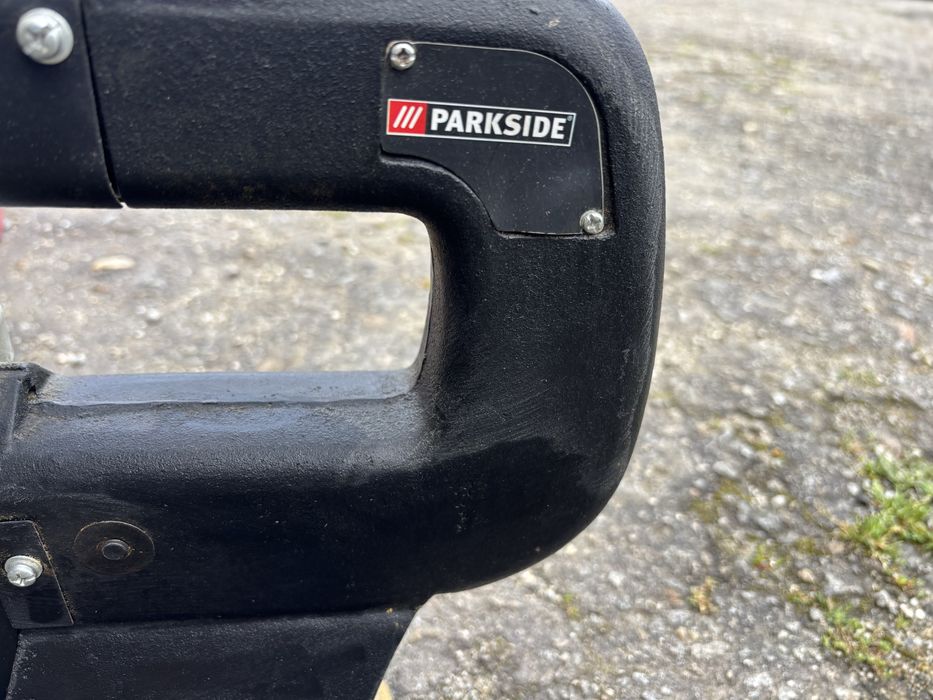 Vende-se serra de recortes quase nova