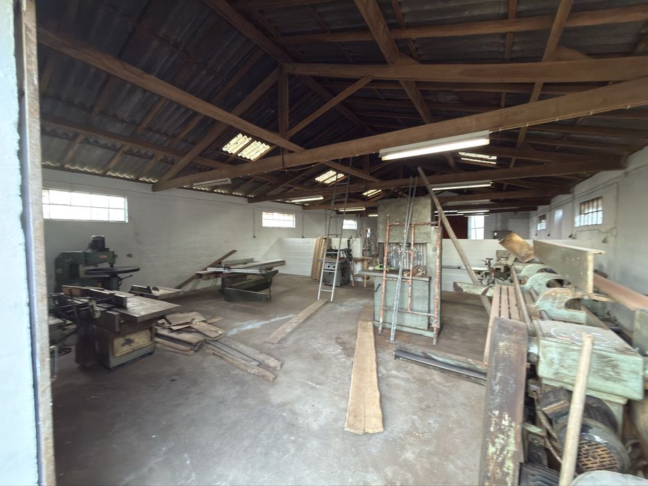 Alugo Armazém para Carpintaria equipado com maquinas