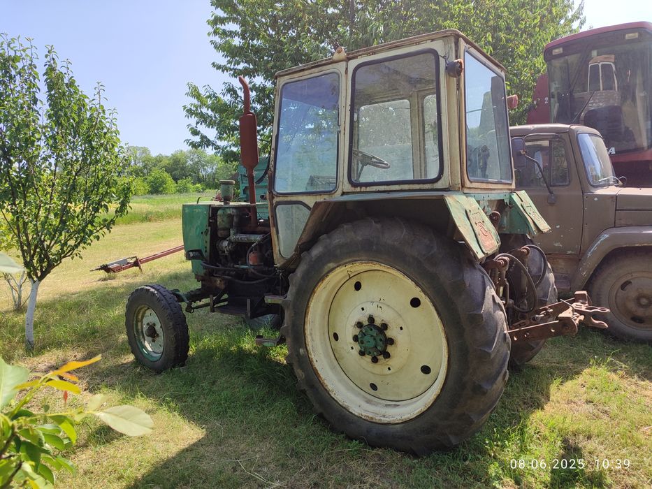 ЮМЗ 6 
В гарному стані, масло не бере, мотор, коробка зроблені. Н