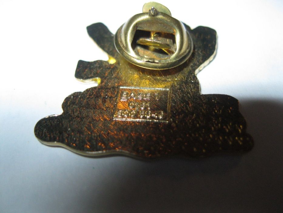 детский значок мишка в песочнице медведь из британия металл новый миша