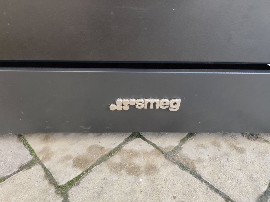 Професійна індукційна плита Smeg