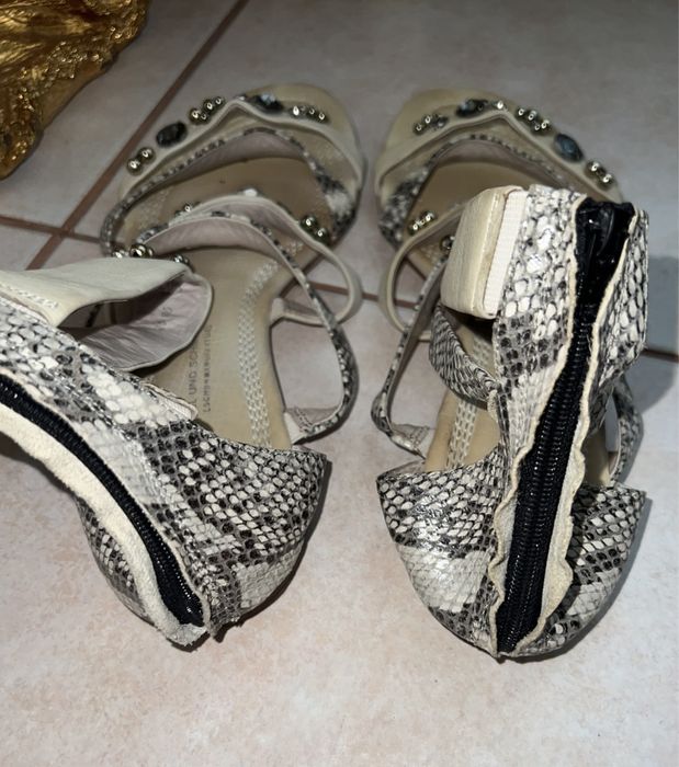 Шкіряні босоніжки