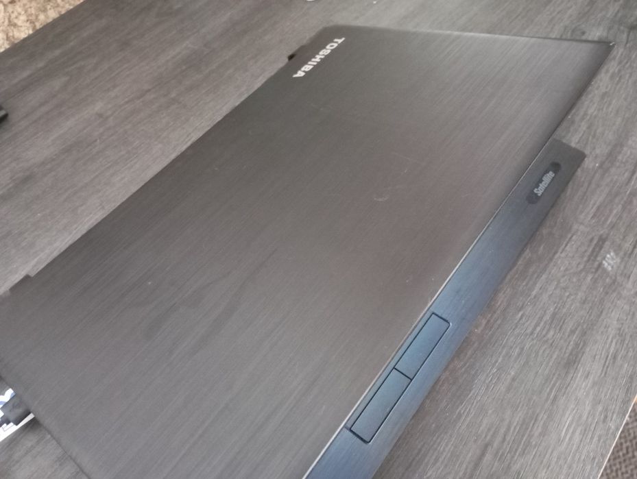 PC Portátil Toshiba Satellite I5 com duas placas gráficas (GeForce)