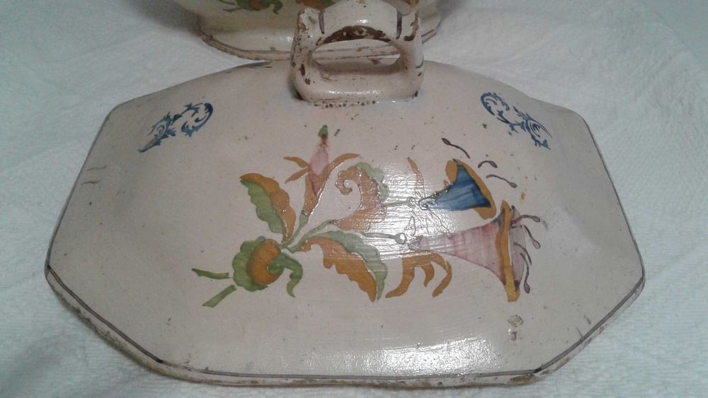 Terrina. Muito antiga. Anos finais de 1800