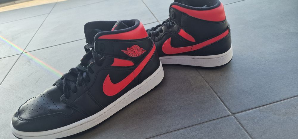 Air Jordan 1 Mid "Siren Red" Sapatilha