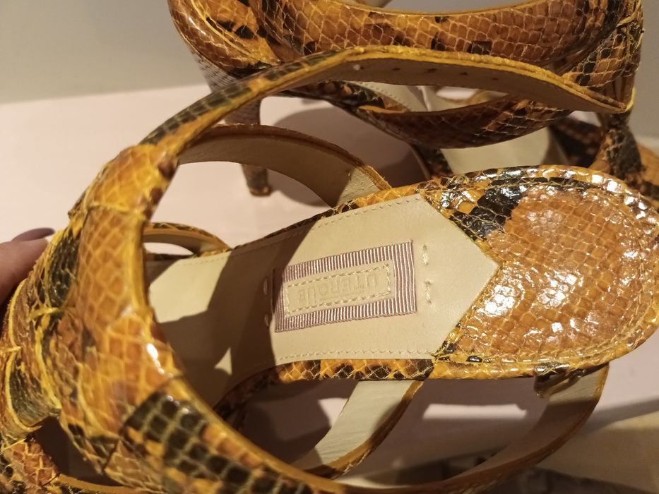 Sapatos / sandalias uterque novas