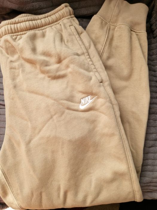 Spodnie dresowe Nike.