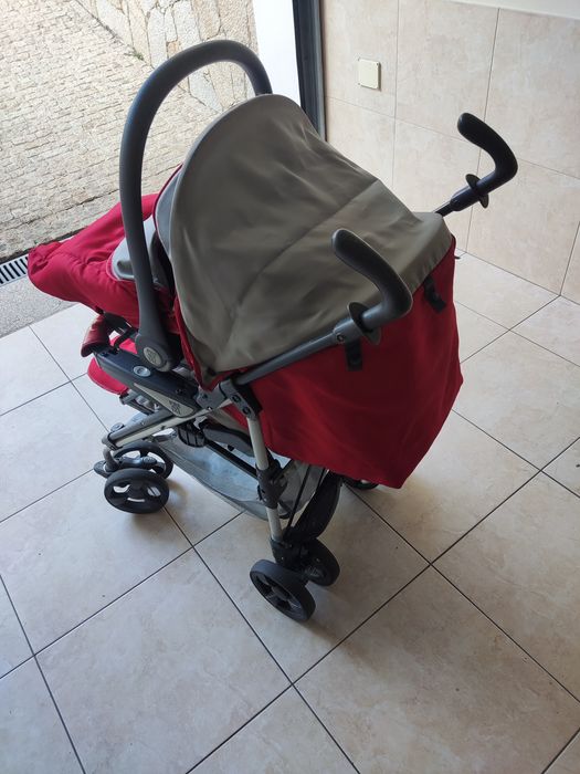 Carrinho de bebé c/ cadeira de automóvel