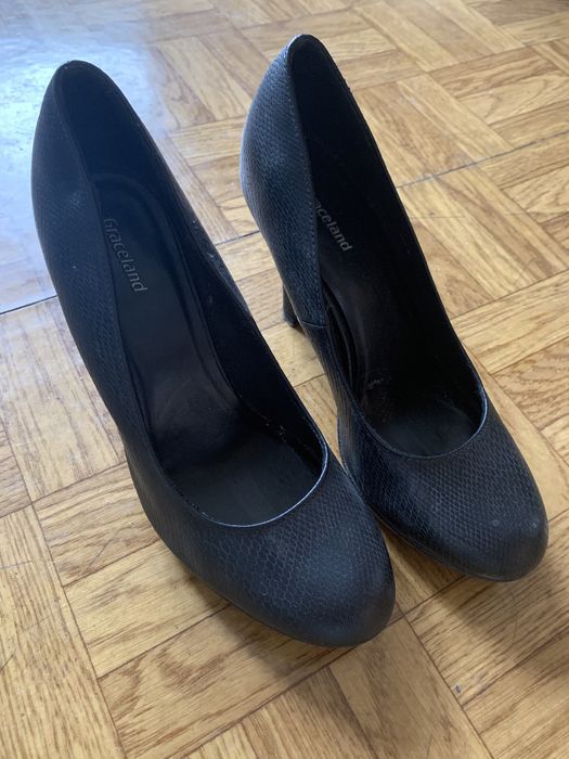 Czarne szpilki klasyczne