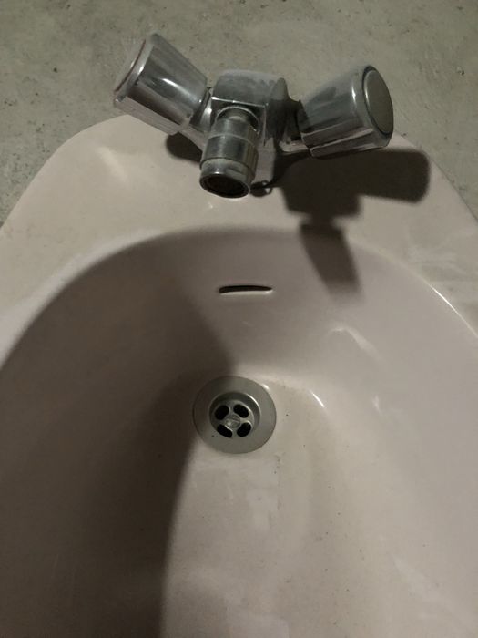 Bidé rosa como novo