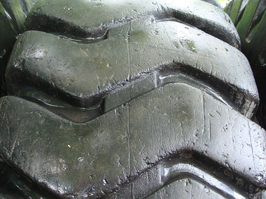 Opony 17,5/25 4 sztuki