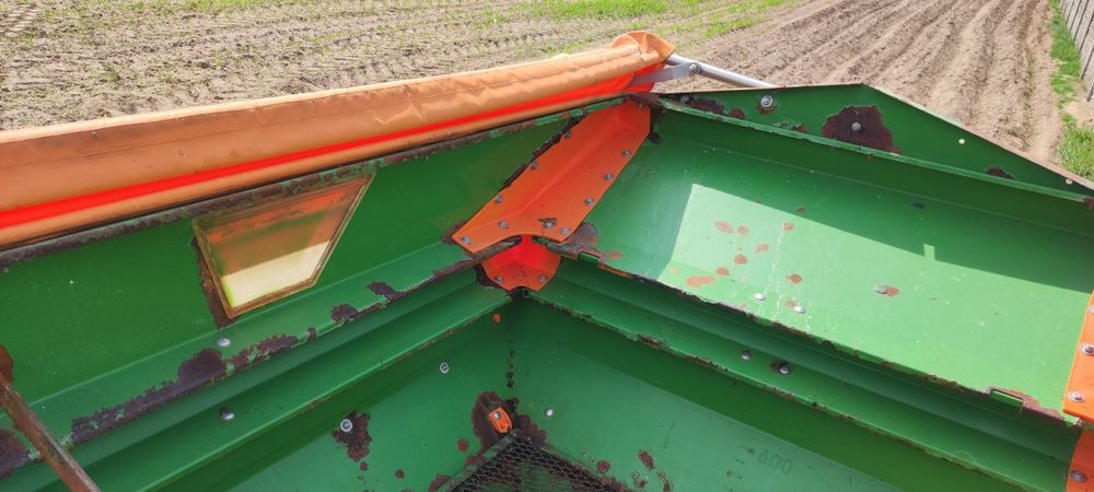 Sprzedam rozsiewacz nawozów amazone  za-m 2700