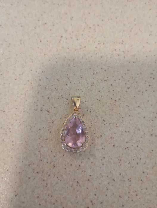à venda: pingente de Kunzita Pera Halo de Moissanita em Ouro Rosa 14 kt com 22 pedras brilhantes.