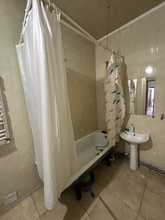 Продам в центрі 2 км квартиру вул. Вовчинецька