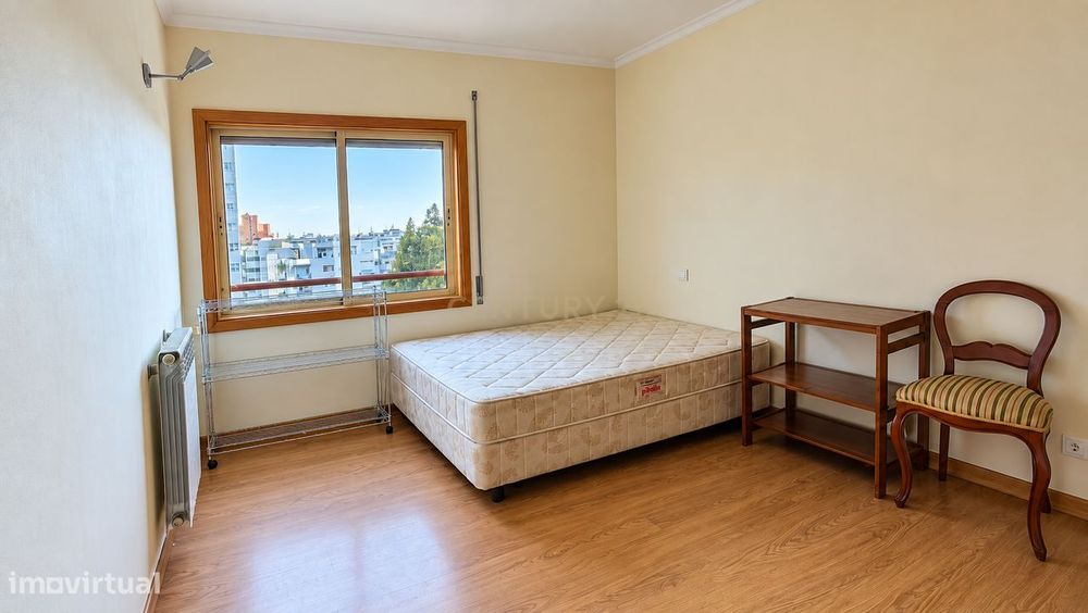 T2 com garagem e varanda | Costa Cabral, Porto