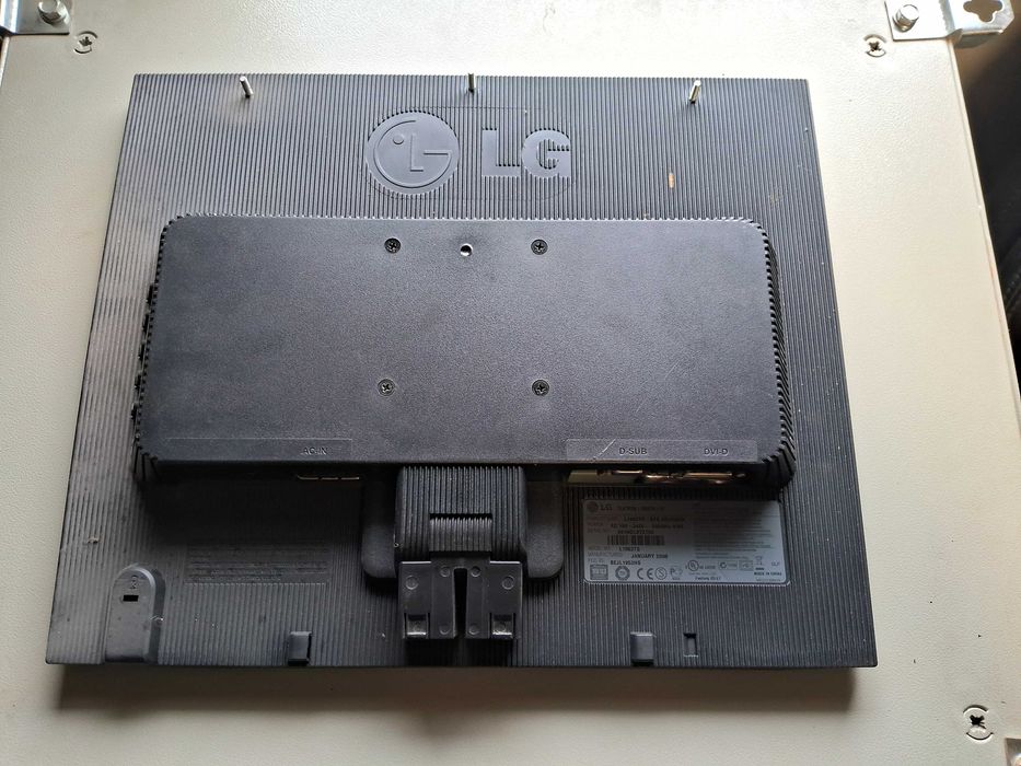 Монітори 19" без підставки