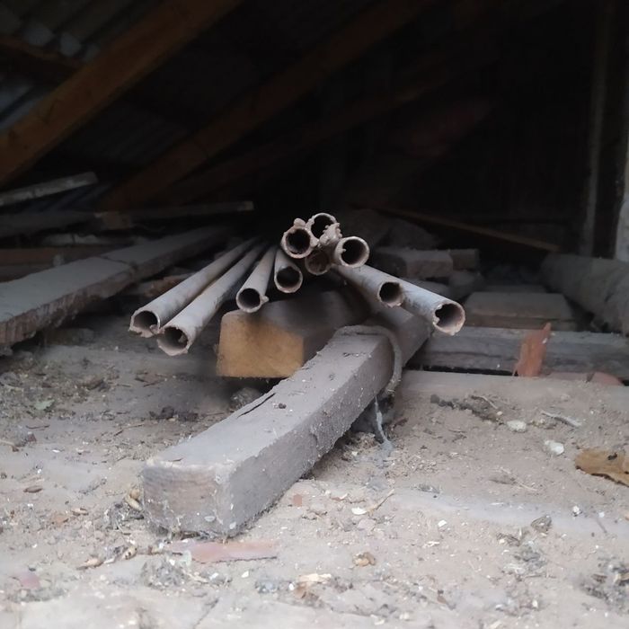 Арматура, уголки, кирпич, сетка, трубы, плитка