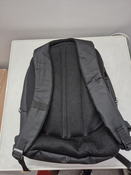 Mochila, 3 divisões, espaço para PC