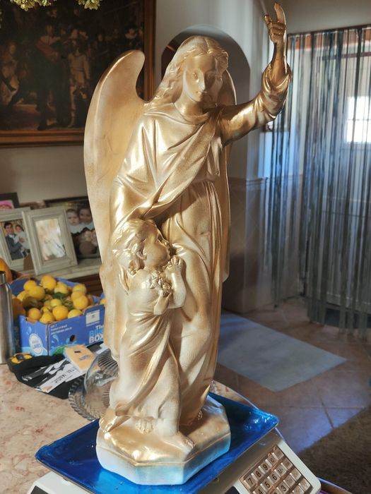 Estátua de Anjo com Criança - Dourada