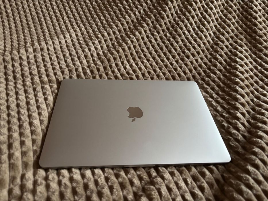 MacBook Pro 13" 2020 i5 8GB/256GB