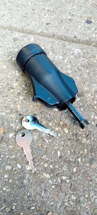 Belki dachowe relingi Volvo V40 od 2012r