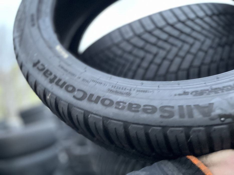 235 45 R20 (All Season) Continental AllSeasonContact