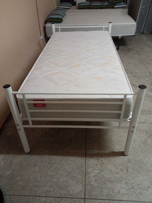 Cama de solteiro completa