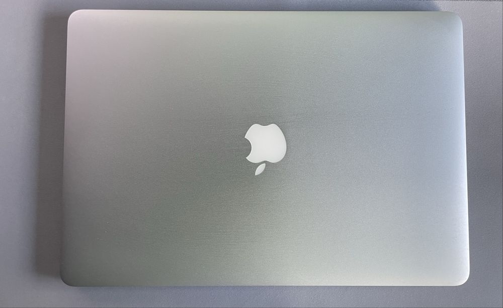 MacBook Pro 15 2.3 GHz i7, 16G, 512GB SSD, 2GB Nvidea, 1G Iris