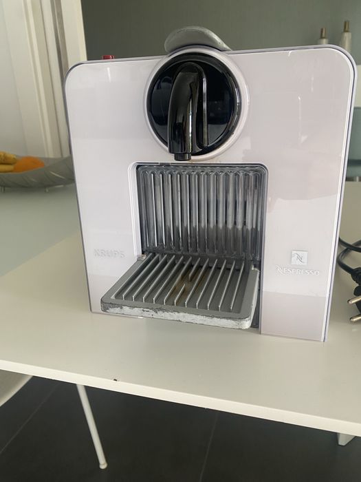 Máquina de Café Nespresso Krups – Avariada | Para Peças ou Reparação