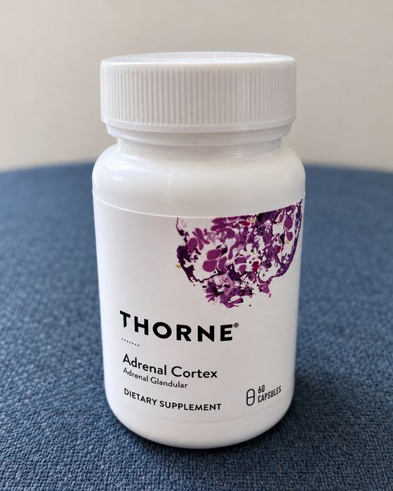Thorne Adrenal Cortex 60 kaps. – 50 mg kory nadnerczy, bez glutenu, premium USA – NOWY, fabrycznie zamknięty