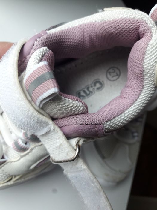 Детские кроссовки.