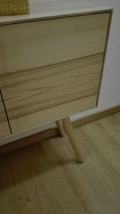 Aparador/ Consola em madeira natural.