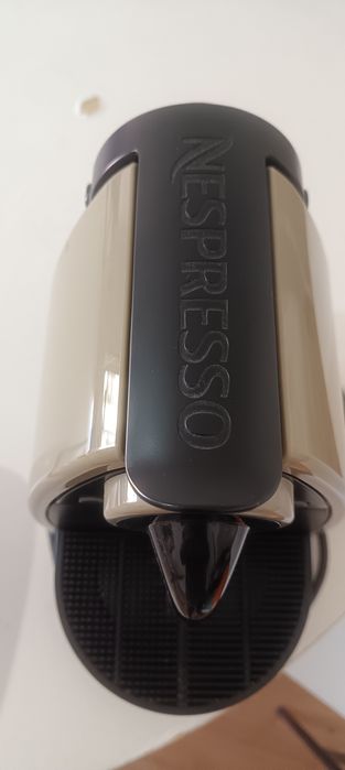 Máquina Nespresso Essenza