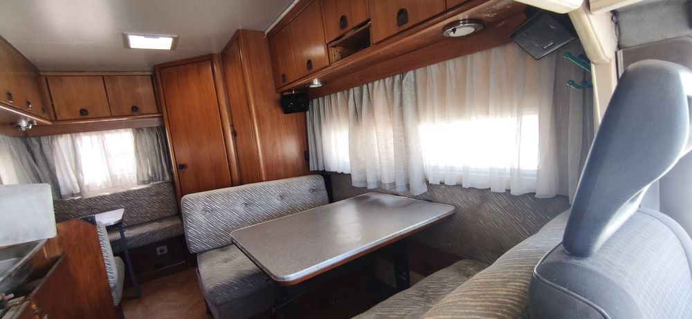 Autocaravana Peugeot 1.9 td 5 lugares de livrete