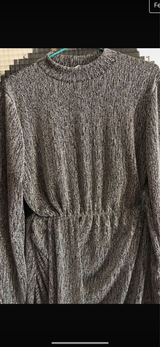 Vestido cinza brilhante muito lindo