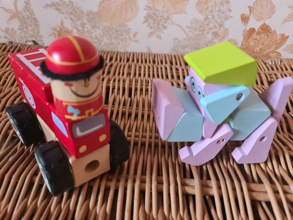 Дерев'яний конструктор Собака Акробат Cubika Viga Toys Пожежна машинка
