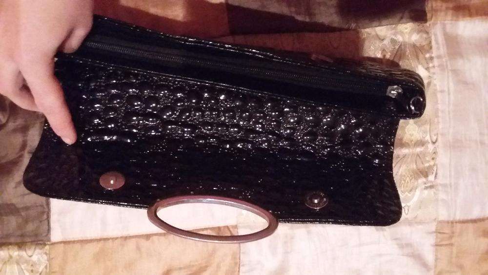 Лаковая сумка- клатч.