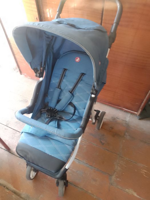 Продам прогулочну коляску.