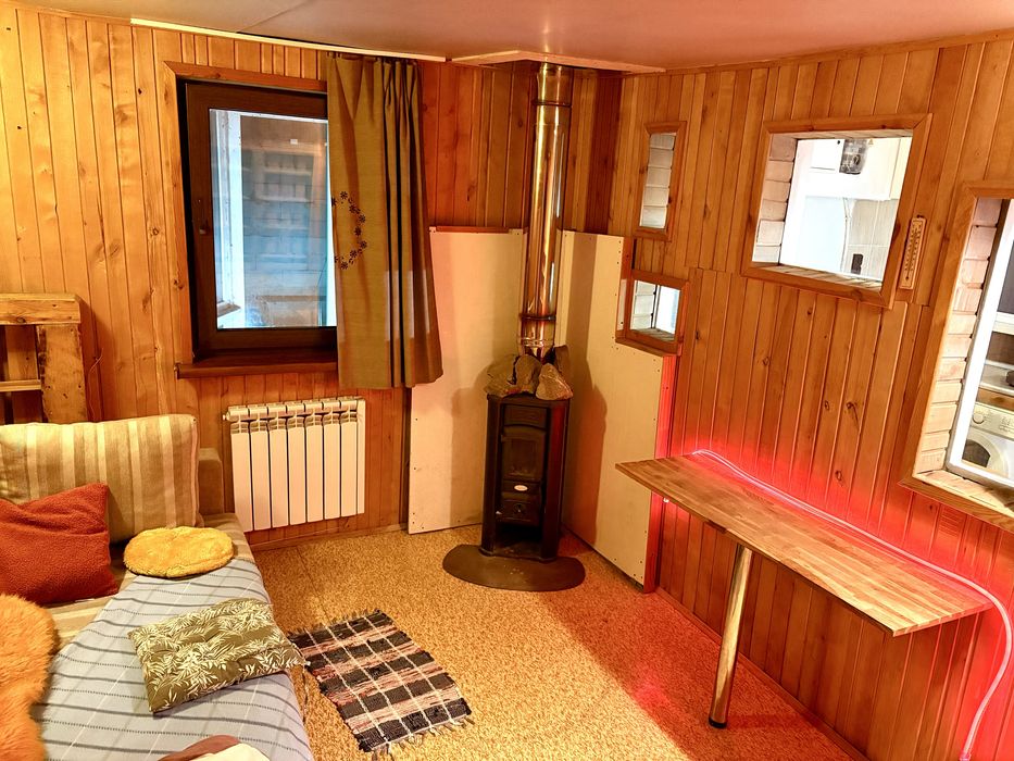 Будиночок з Каміном та газ-плитою.(без посередника)Осокорки