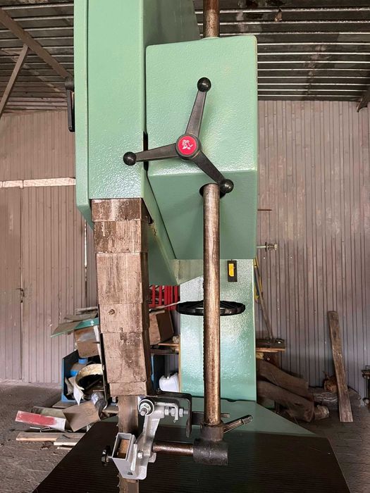Верстат стрічкопильний  вертикальний (лобзик