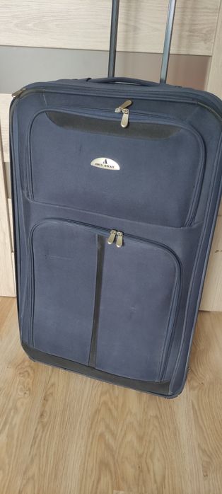 Duża walizka granatowa