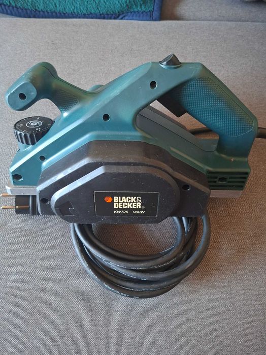 Електрорубанок BLACK& DECKER

KW725