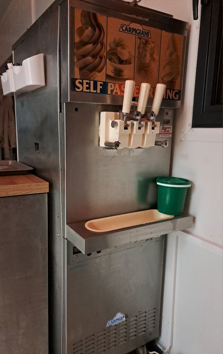 Automat do lodów włoskich carpigiani dwusmakowy lody kręcone włoskie