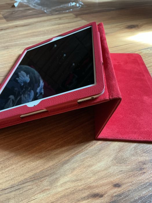 Czerwone etui na ipada apple 9,7 cala